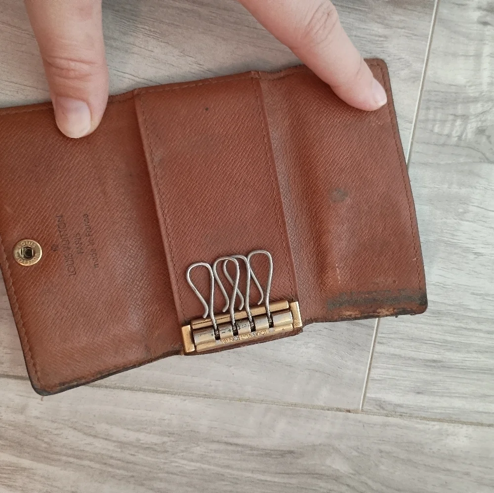 Authentic Louis Vuitton 4 Key Holder Monogram Canvas